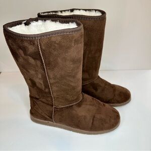 Like New-Dawgs Women's Microfiber Sz 10 Fur Lined Boots-Chocolate/Brown